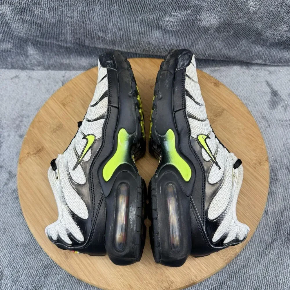 Nike Air Max Plus TN Shoes Boys Size 6Y White Black Running Sneakers BV0047-100